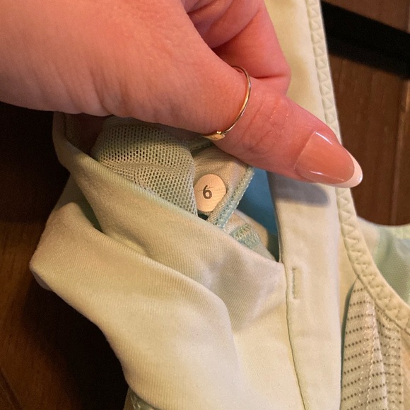 Bundle of 2 Lululemon🍋Run Times and Rest Less Tanks - Picture 6 of 6